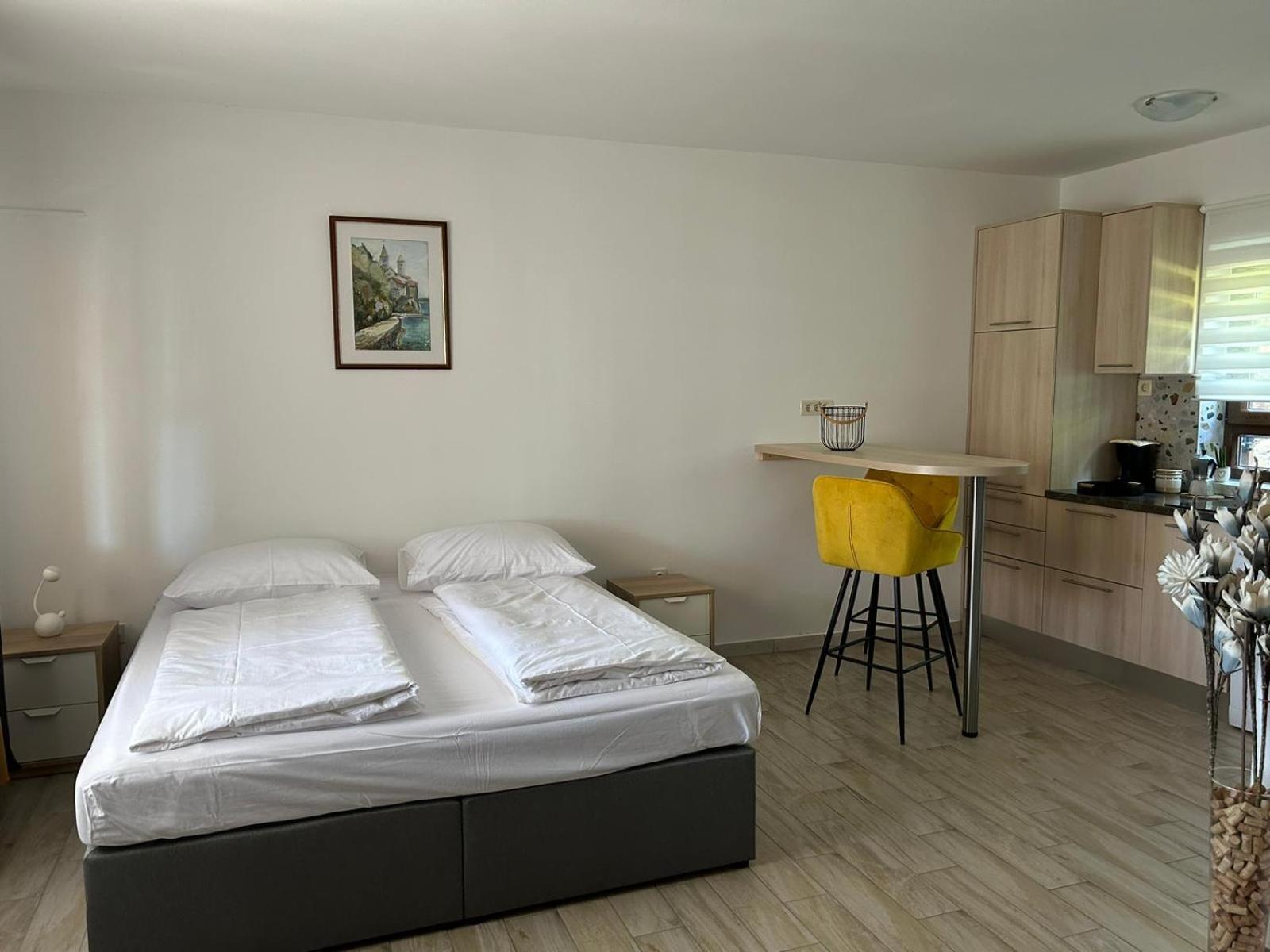 Apartments Tartuga Rab Town